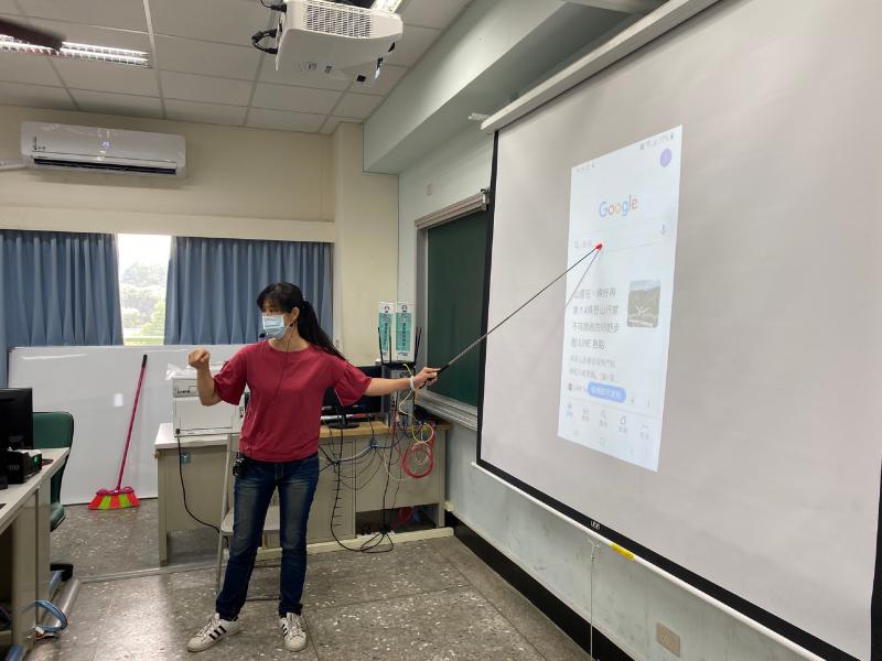 教導學員如何使用GOOGLE語音