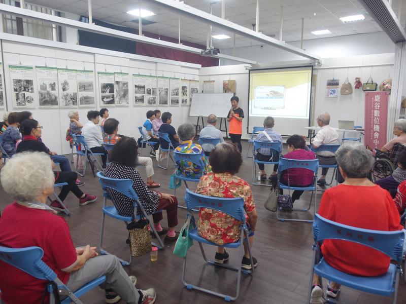 介紹健康存摺的功能和應用，並鼓勵長輩要多關心自己的健康