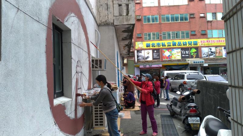 學員紀錄彩繪過程