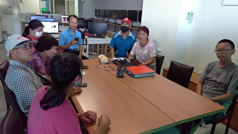 講師介紹振興三倍券的使用方法