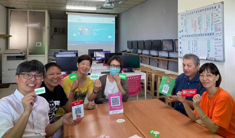 大家與老師開心合照