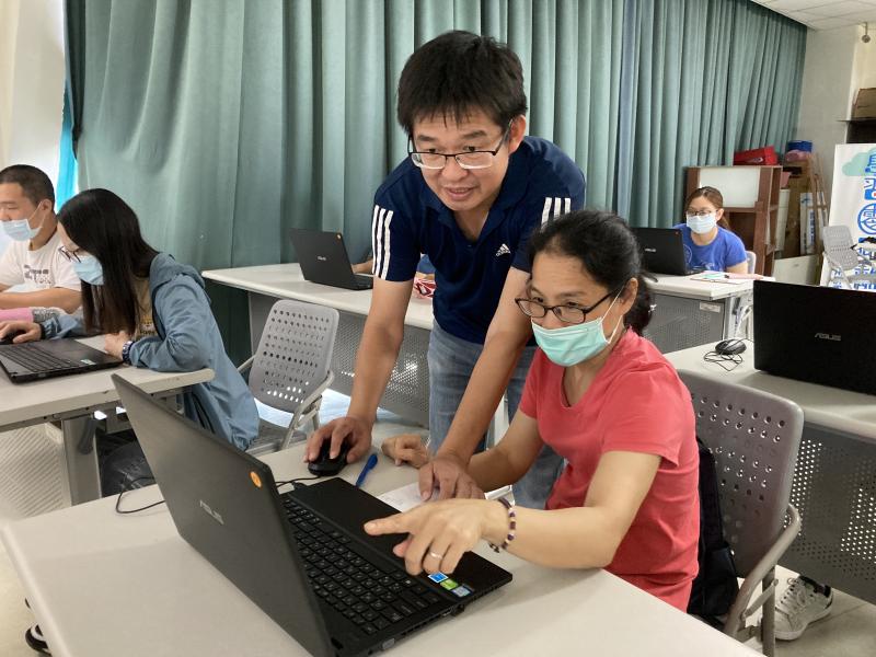 學員只要有任何問題，老師一定會馬上過去協助學員解決困難