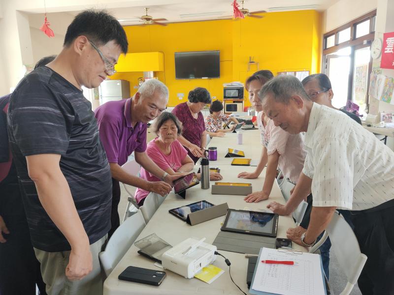 等待．．．剛剛拍攝的照片馬上就出來囉