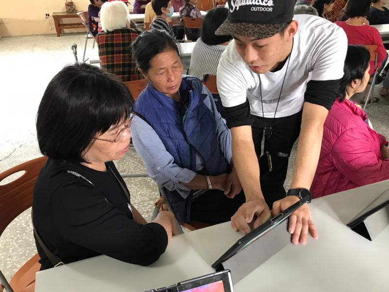 不僅能當作通話聊天還能視訊