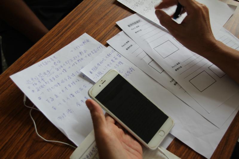 學員按腳本規劃進行影片剪輯。