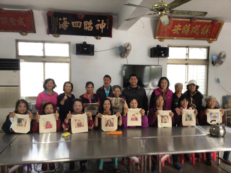 阿公阿嬤秀DIY創意提袋作品