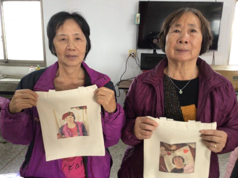 阿嬤秀出DIY課程成果輸出-創意提袋製作