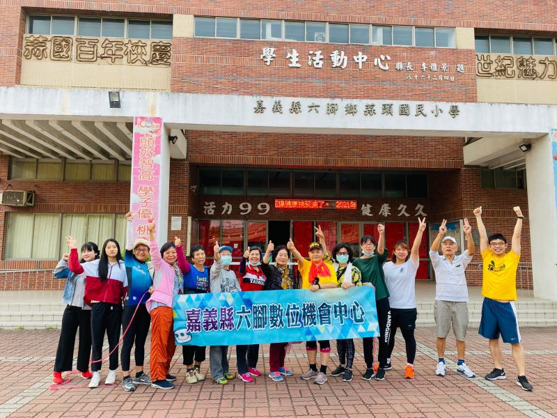 大家很認真地完賽囉!大合照