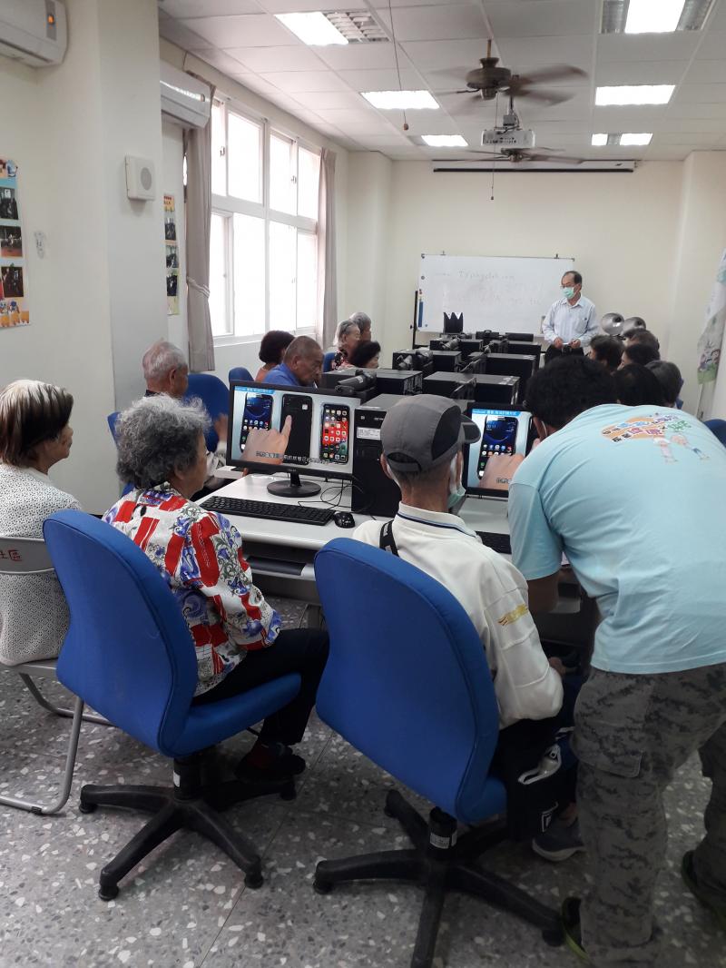 教導學員報案二日後,可以上警政署全球資訊網(www.npa.gov.tw)點選協助維護治安查詢,再點選受理案件查詢,輸入報案人的基本資料及案件編號即可查詢案件進度