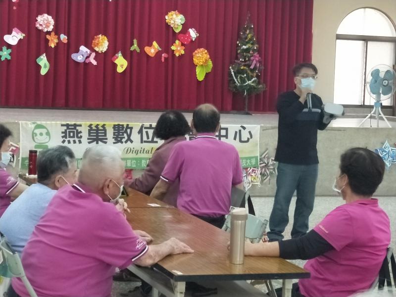 講師介紹什麼是VR