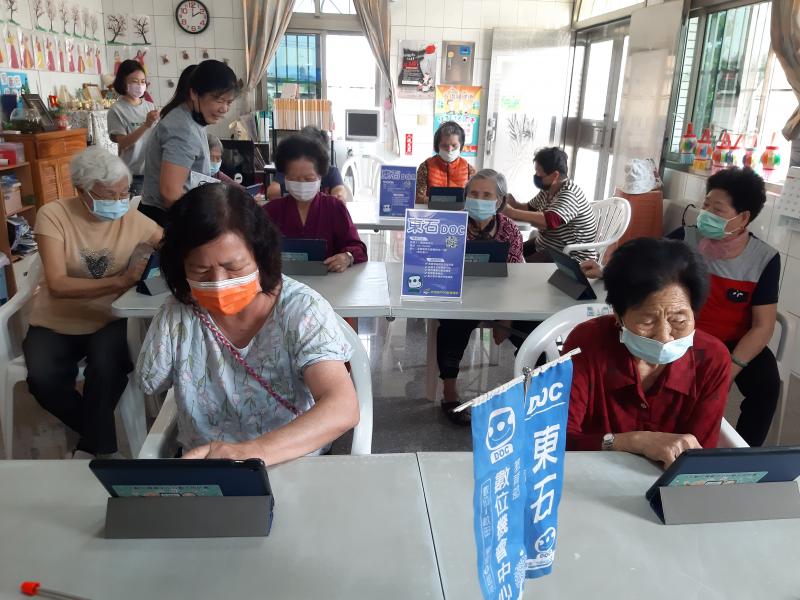 練習一下平板的點、按、滑、拖曳基本常用動作