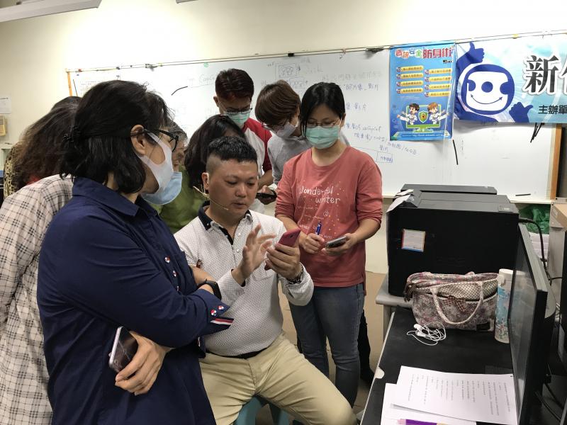 學員認真聽課並提出疑問