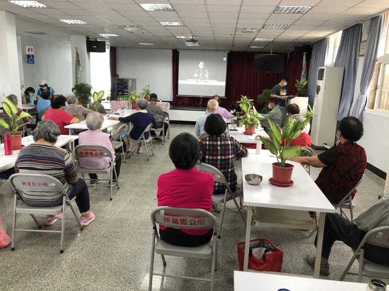 上數位課程時, 需要跟學員們分享數位的好處, 讓他們願意來學習及使用數位的美好