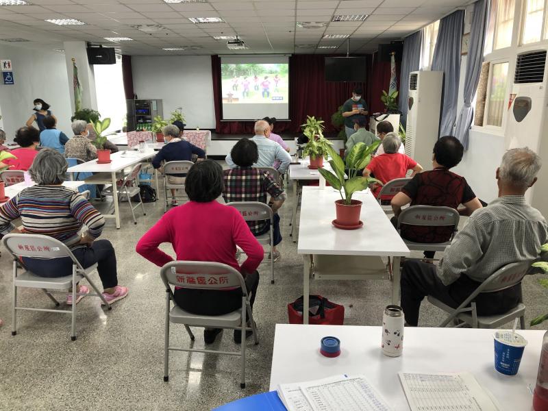 預備備! 我們要開始上課了... 學員們準備好了~