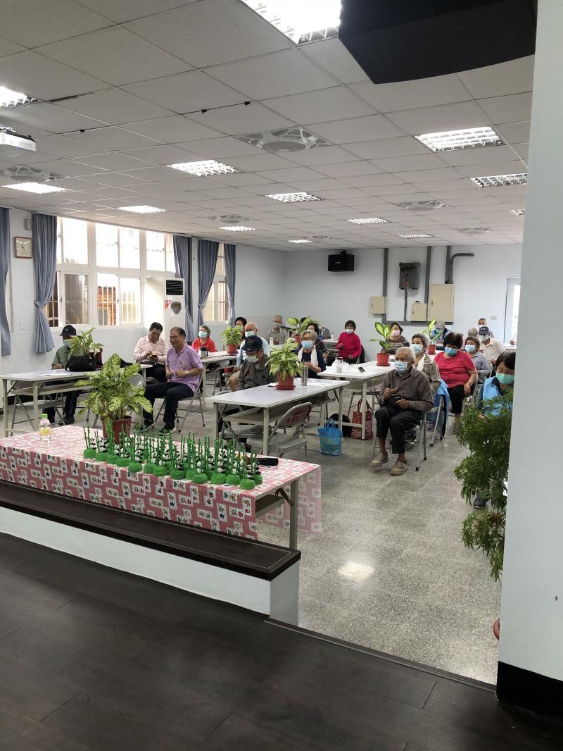 行動DOC, 今日到石牌社區活動中心上課, 學員們普遍年紀較大, 但是仍然樂意學習. 