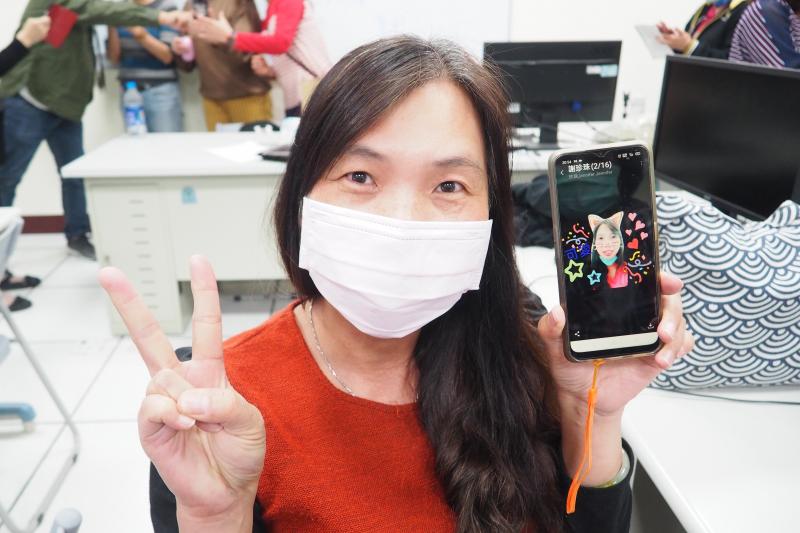 學員展示自己製作的LINE貼圖