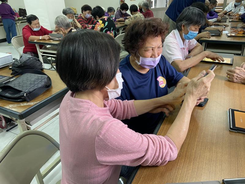 感謝學習較快的學員幫忙其他學員學習