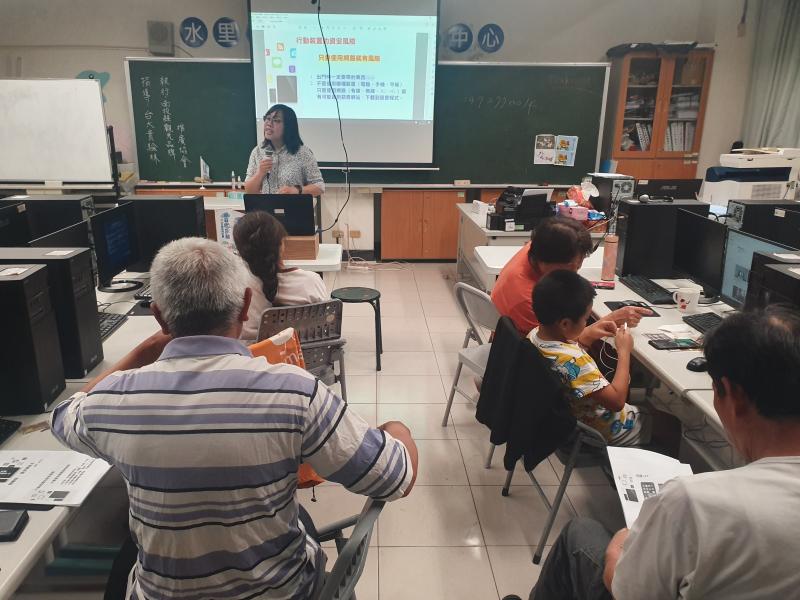 老師講述網路釣魚常見手法及傳遞詐騙訊息字眼有哪些.