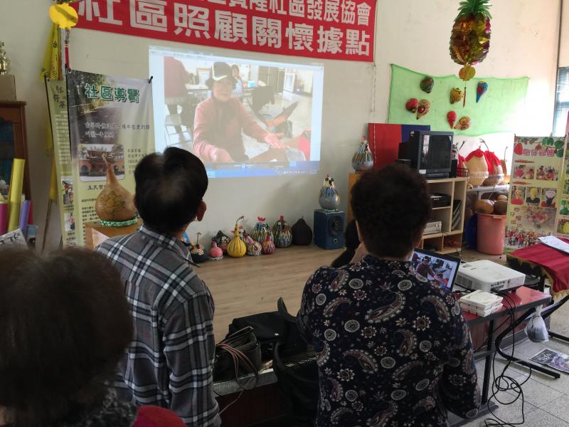 講師上課情形，學員迫不及待要學習的有趣畫面