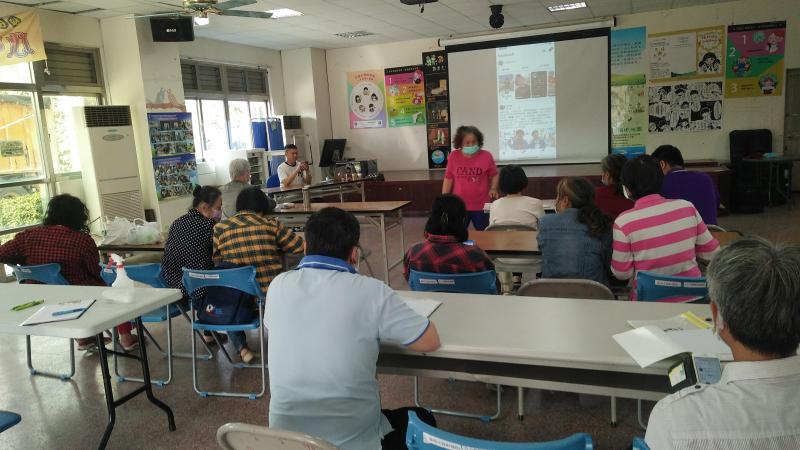 講師講解社群軟體的使用