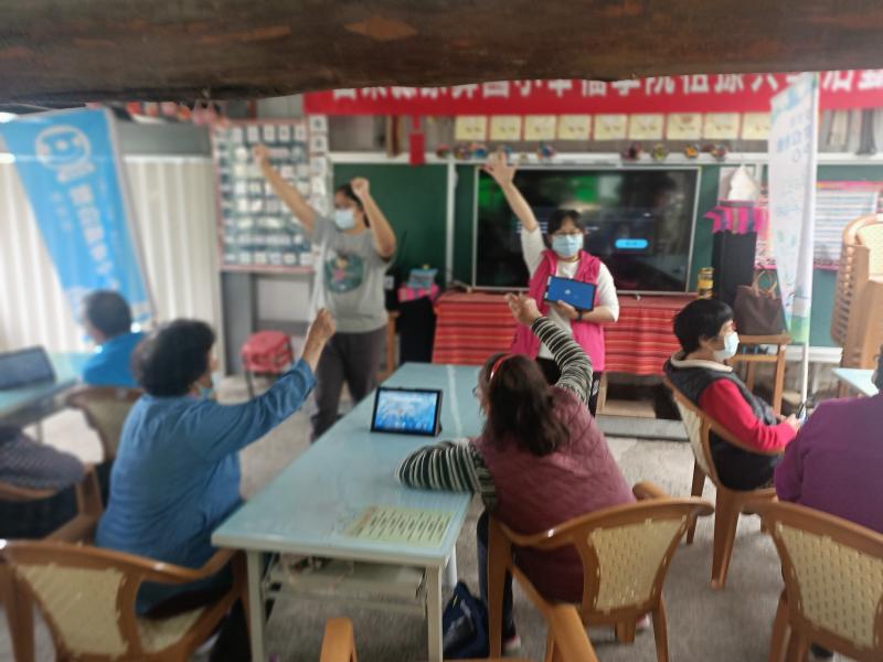 不管距離遙遠，數位中心還是很樂意來到部落服務喔！