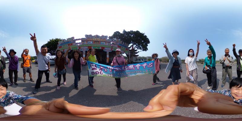 站成圓圈全部人員也都可以拍進相片裡