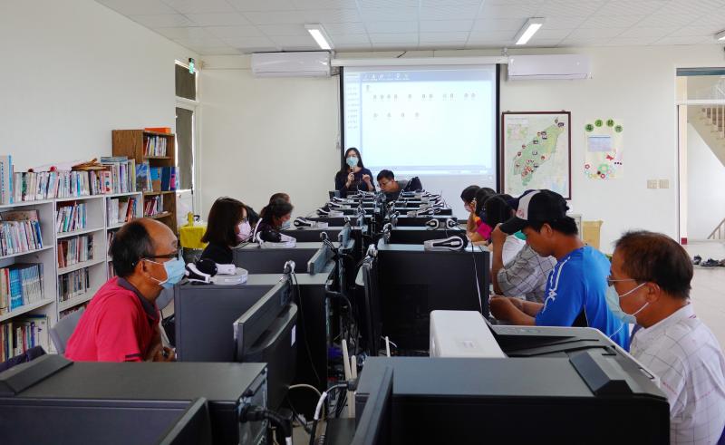 讓你的產品包裝說故事，講師說明包裝的重要性，透過包裝設計有效提升品牌的知名度。