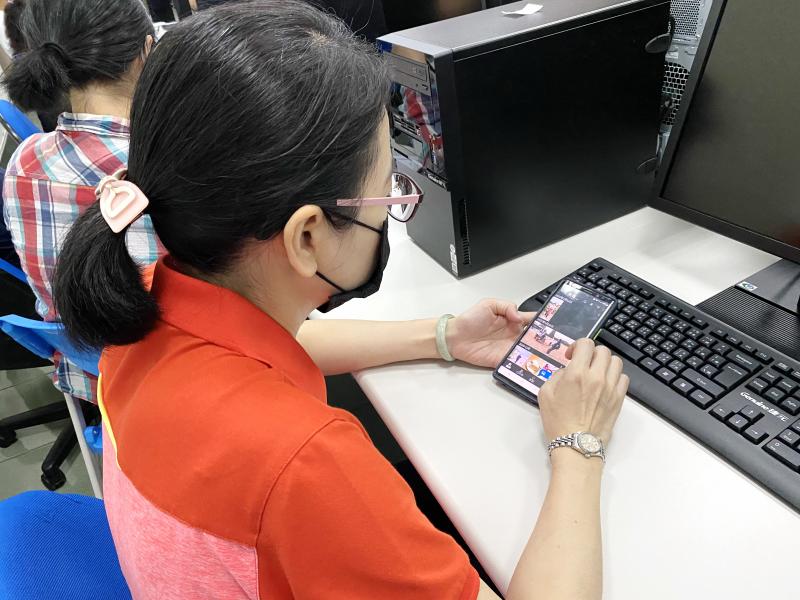 學員建立 Lightroom相簿，並且將想修改的照片逐一匯入至軟體。