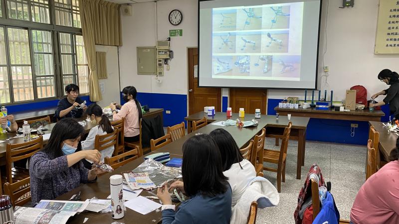 老師解說偶動畫人偶的製作方法