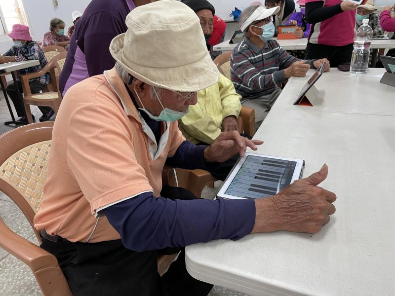 app軟體 下載後也可彈鋼琴  真有趣