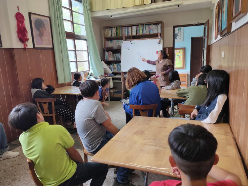 查找線上旅遊資訊