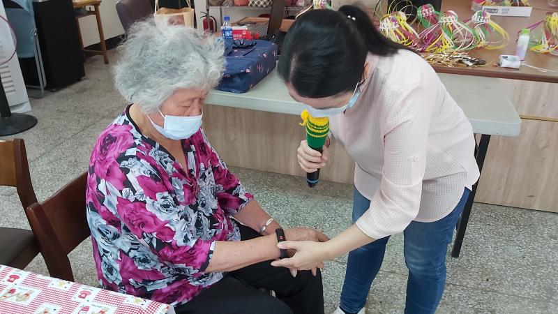 1.智慧穿戴量測、減重瘦身2.輔具線上申請評估、聽力檢測3.健康存摺、口罩預購4.健康運動APP、N-Switch體感遊戲體驗