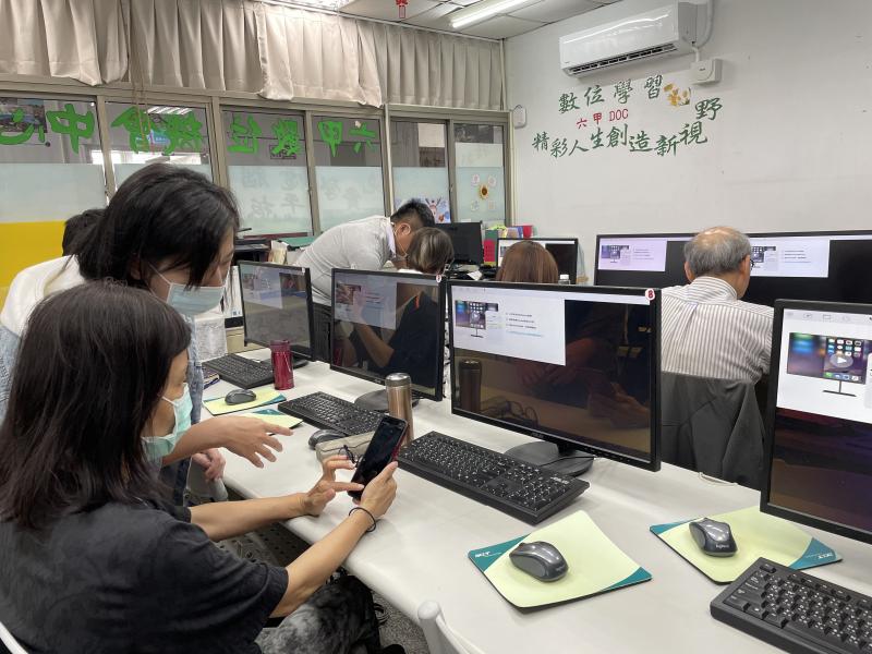 教導學員手機下載APP剪輯成一部影音微電影