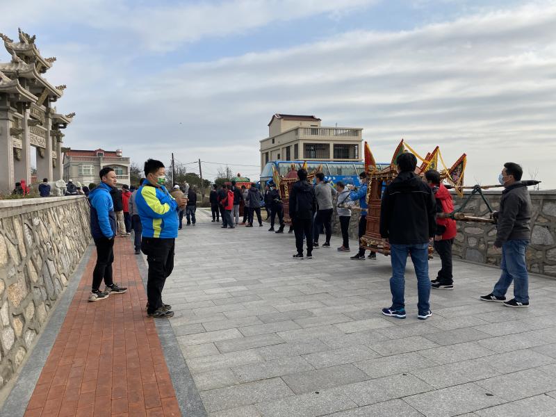 今天的上課因結合儀式，大多叔叔伯伯學員主動與爺爺學員採訪記事，想辦法以口說方式將爺爺們的記憶保存。