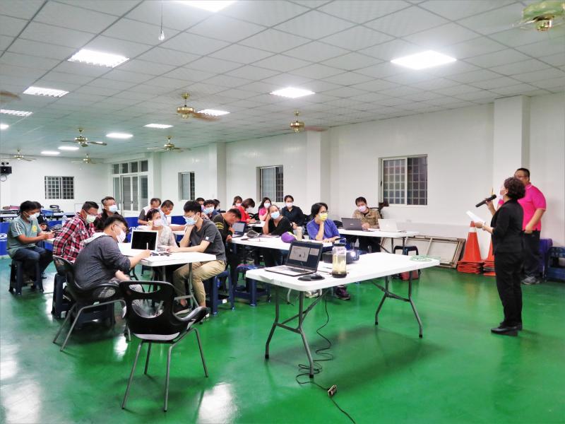 學員練習口述自己設計撰寫的計畫方案