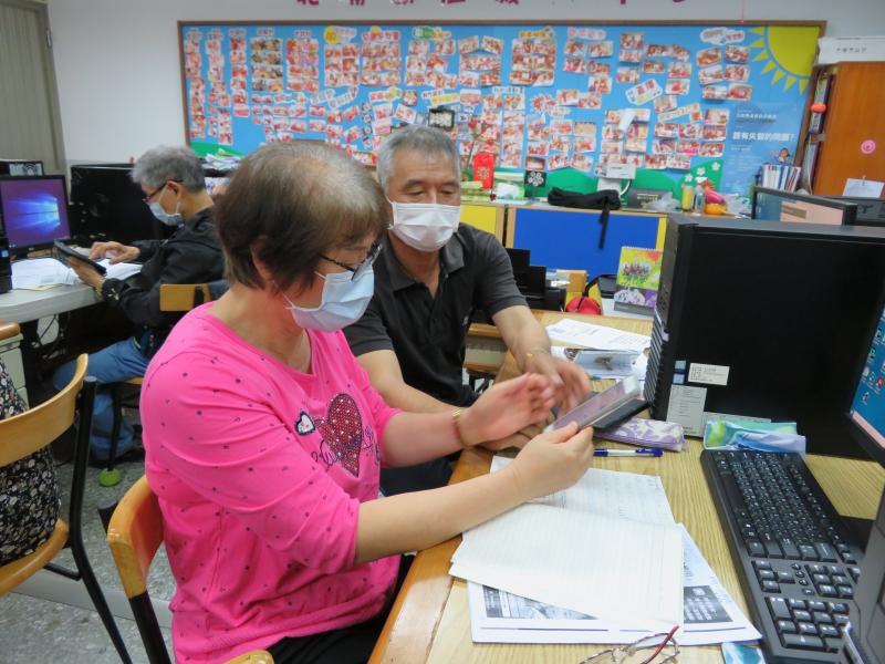 夫妻一起來上課