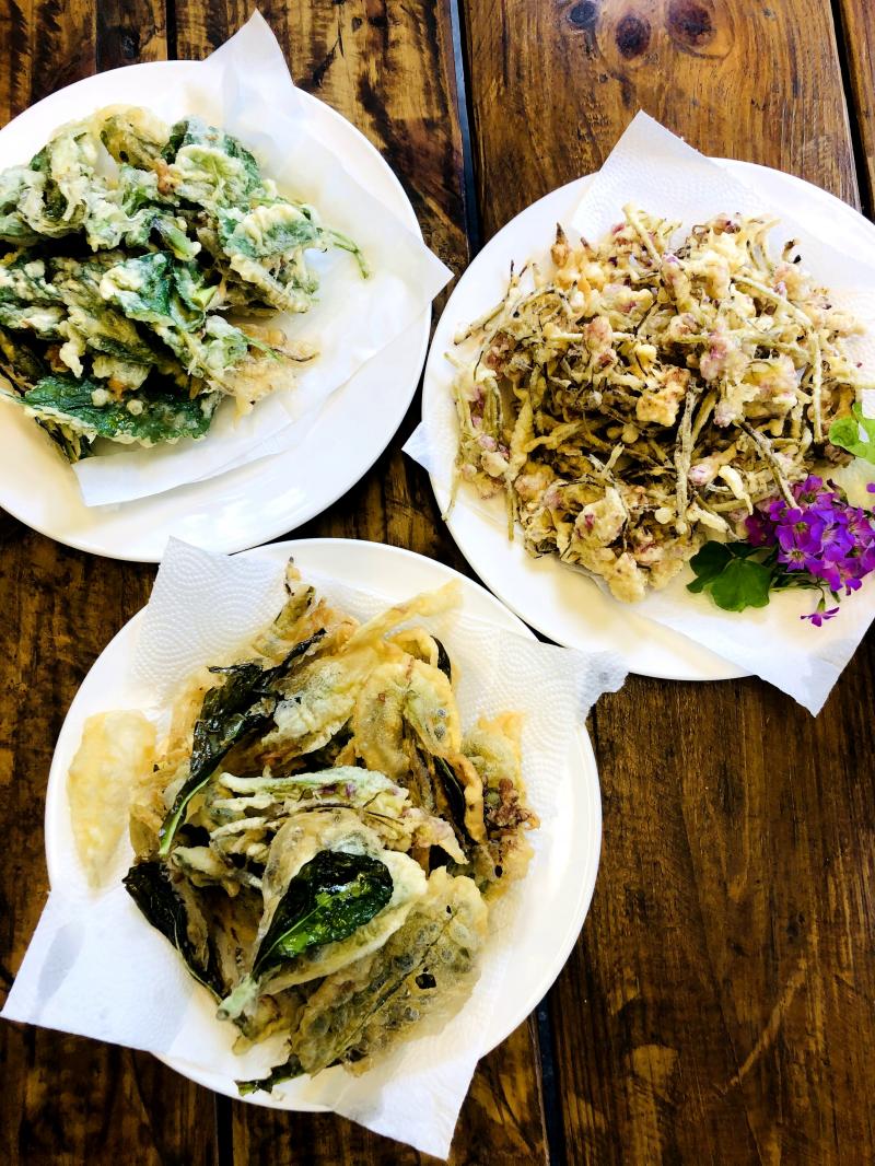 料理完成的野菜上桌嘍~