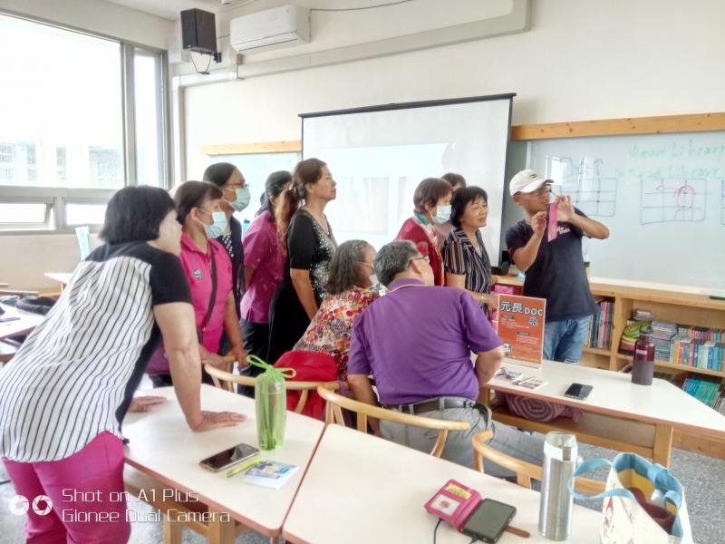 老師仔細的講解攝影原理