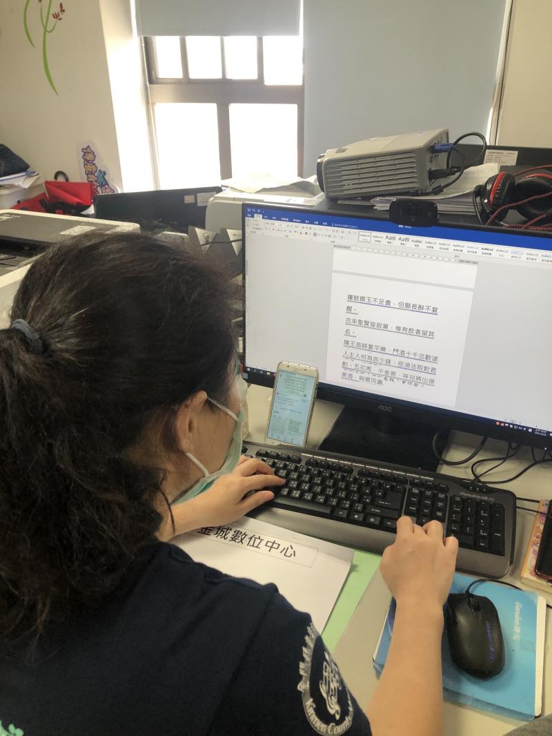 自信滿滿、笑容燦爛