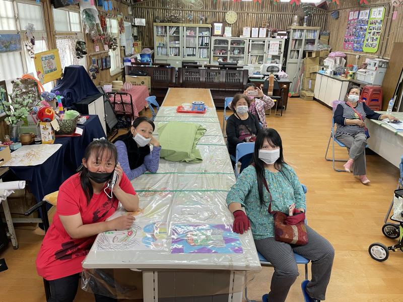 學員們認真聽講的過程