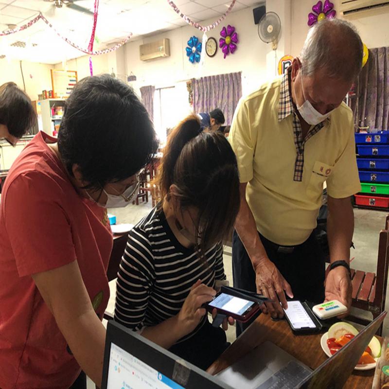 助教幫忙學員在學習中心註冊