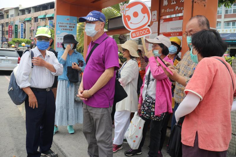 學員上了公車APP課程,大家起去體驗坐公車的樂趣