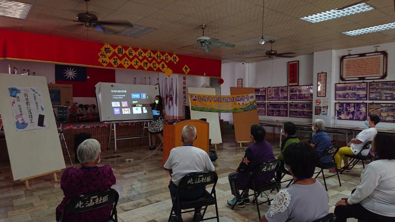 老師講解介紹各平台直播軟體如何使用