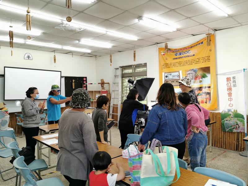 不僅修修圖，學習攝影技巧以及數位修圖軟體、行銷等手法。