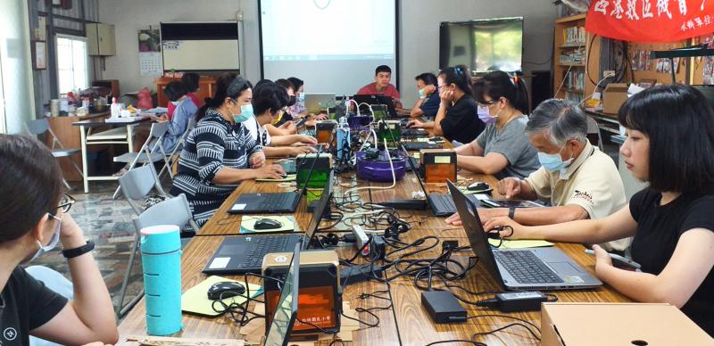 陳老師講解操作步驟與說明