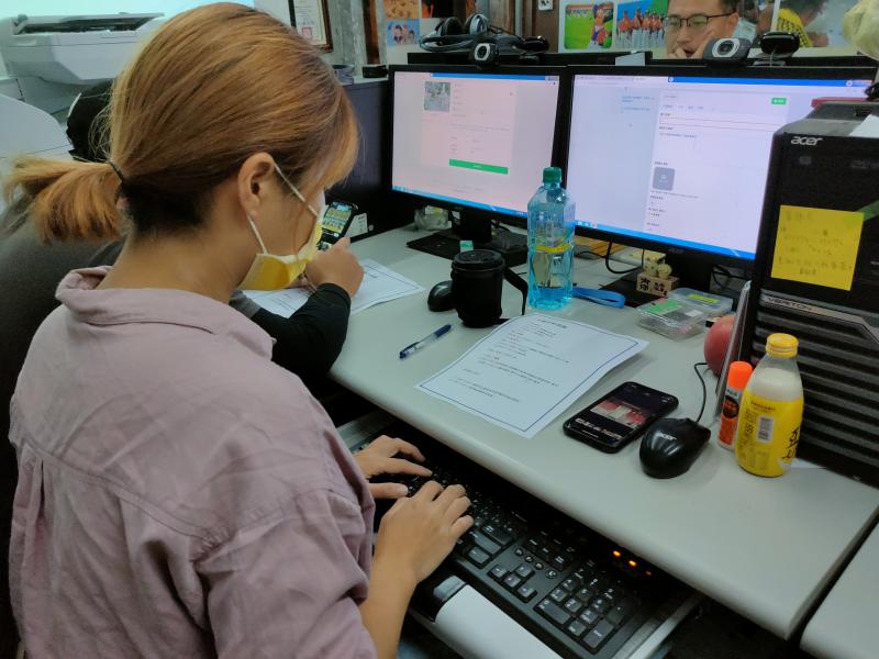 學員實際操作蹦世界APP設計解迷關卡