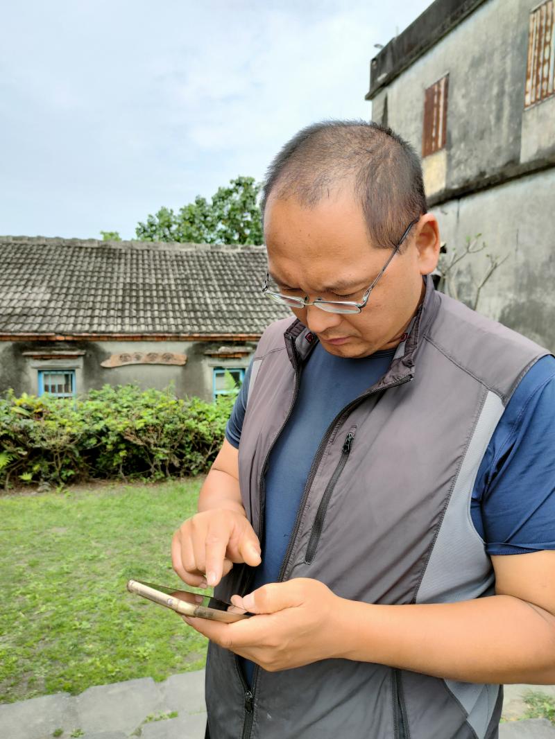 學員在蹦世界後台設計好關卡後，實際操作APP解謎