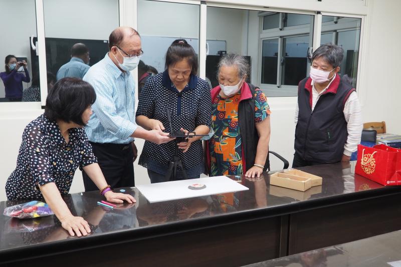 小組成員準備拍攝囉!