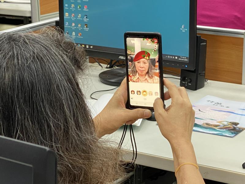 利用照相編輯APP,來編修照片。