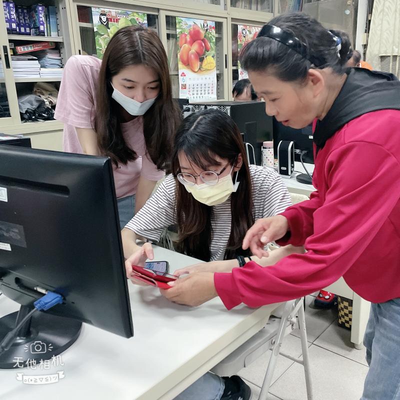 透過canv用範本先練習替代相片，再用自己的產品相片，設計DM